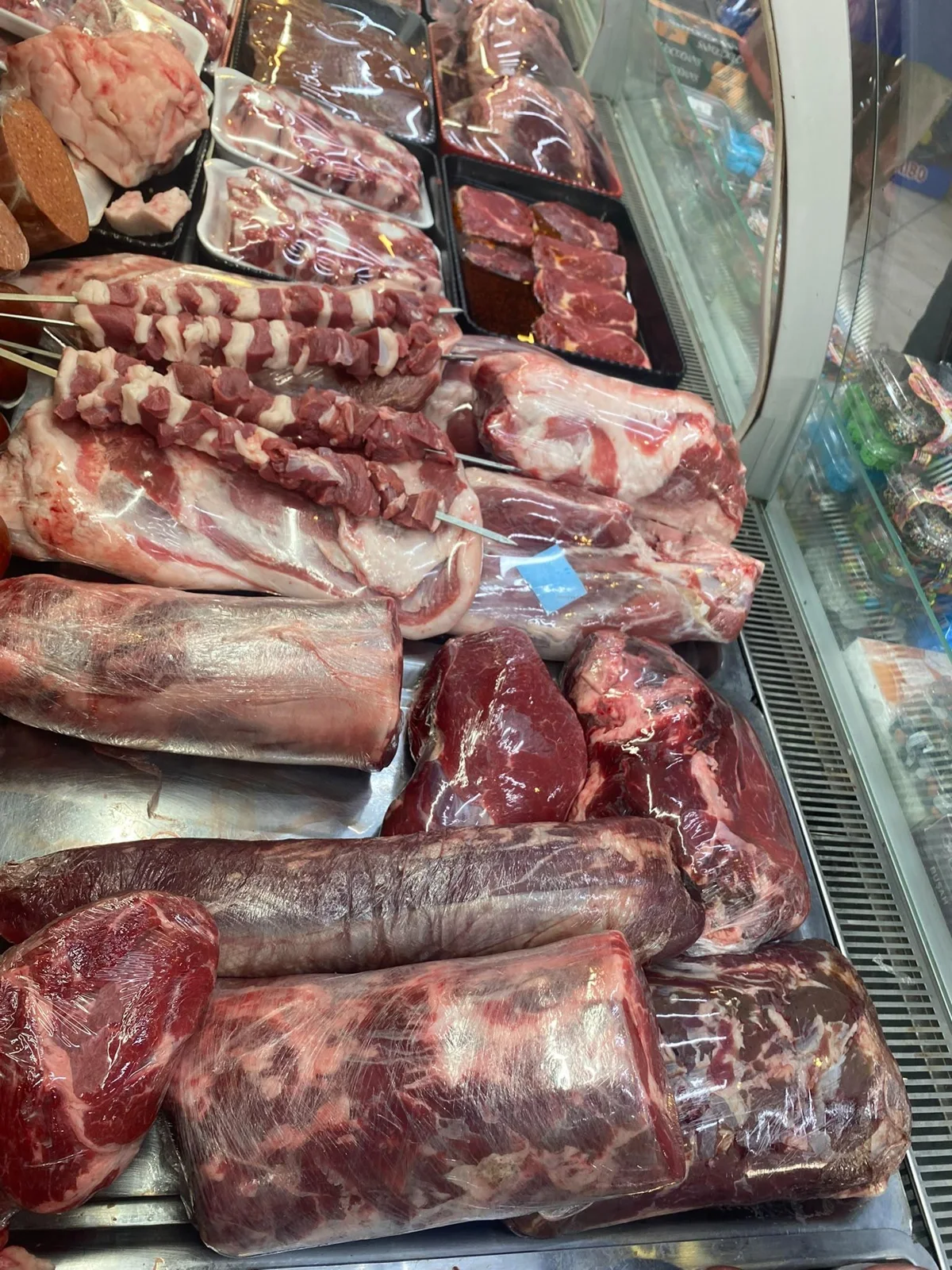 Gurme Et Kasap mağazasındaki gerçek et reyonu